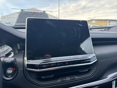 New 2026 Jeep Compass Latitude image 24