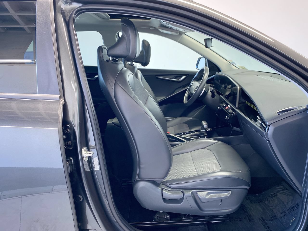 Certified 2023 Kia Niro EX Touring FWD image 30