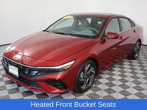 Used 2025 Hyundai Elantra SEL FWD image 4