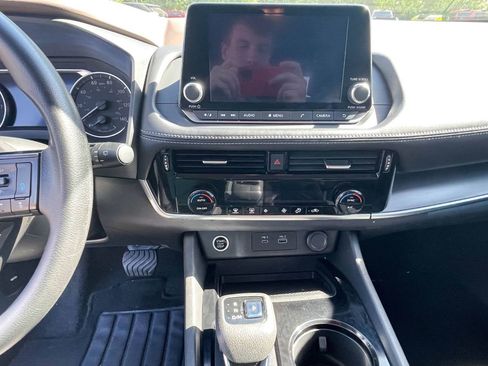 Used 2022 Nissan Rogue SV FWD image 12