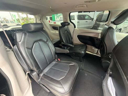 Used 2021 Chrysler Voyager Lxi FWD image 13