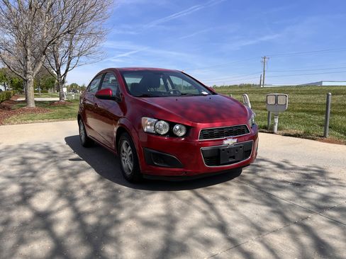 Used 2016 Chevrolet Sonic LT image 2