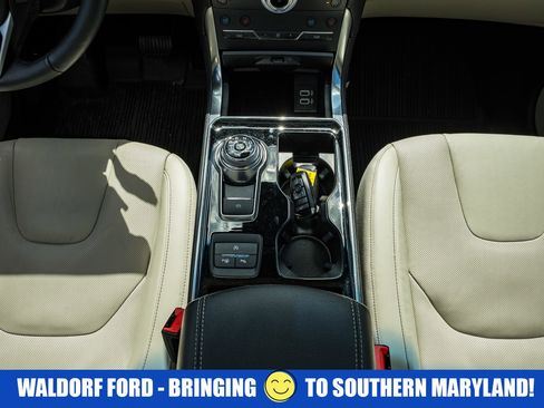 Used 2020 Ford Edge Titanium w/ Equipment Group 301A AWD/4WD image 28