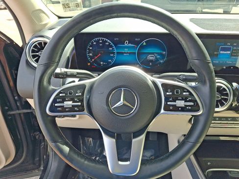 Used 2022 Mercedes-Benz GLB 250 4MATIC image 20