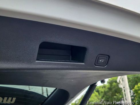 Used 2025 Chevrolet Traverse LT w/ LPO, Floor Liner Package FWD image 32
