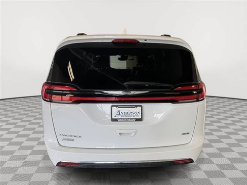 Used 2022 Chrysler Pacifica Touring-L AWD/4WD image 8