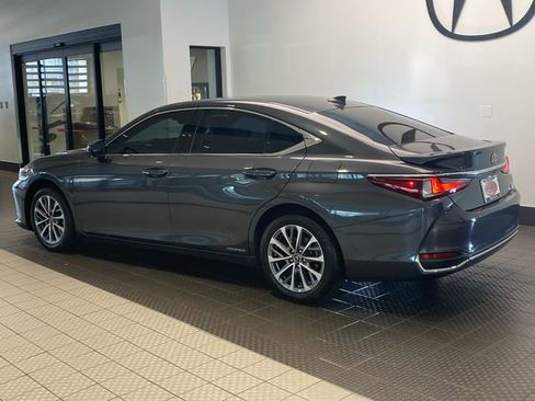 Used 2022 Lexus ES 300h w/ Accessory Package 2 FWD image 4