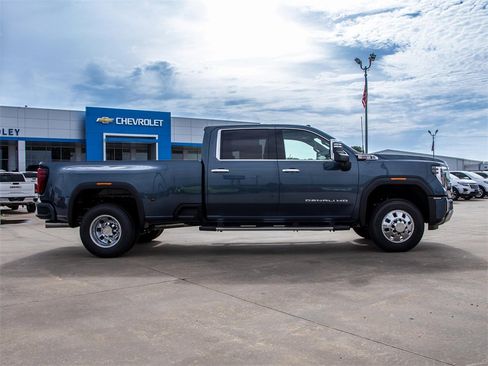 New 2025 GMC Sierra 3500 Denali w/ Technology Package image 13