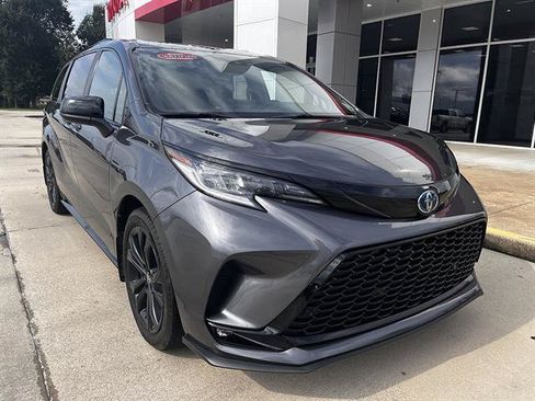 Used 2025 Toyota Sienna XSE w/ XSE Plus Package FWD image 1