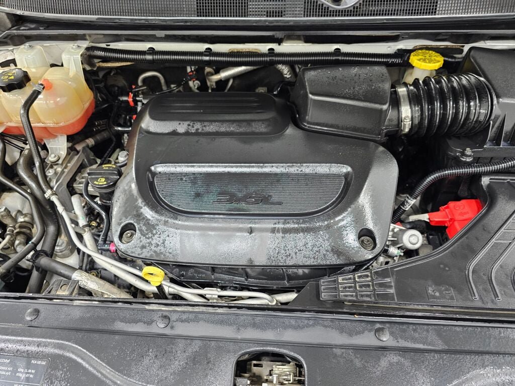 Used 2020 Chrysler Pacifica Touring-L FWD image 32