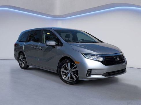 Used 2024 Honda Odyssey Touring image 2