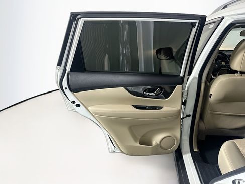 Used 2020 Nissan Rogue SV image 26