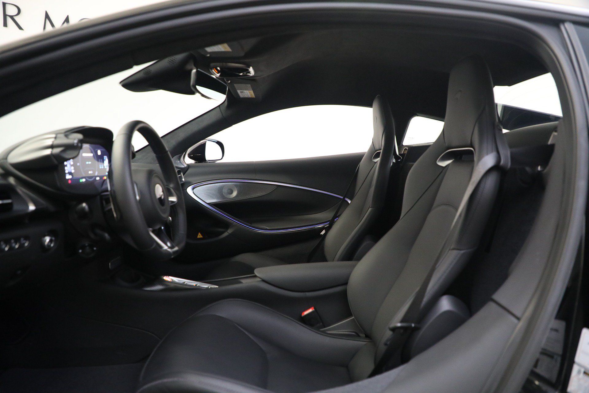 Used 2025 McLaren Artura RWD image 19