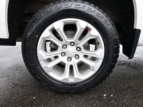 Used 2022 Chevrolet Silverado 1500 LTZ w/ Z71 Off-Road Package image 9