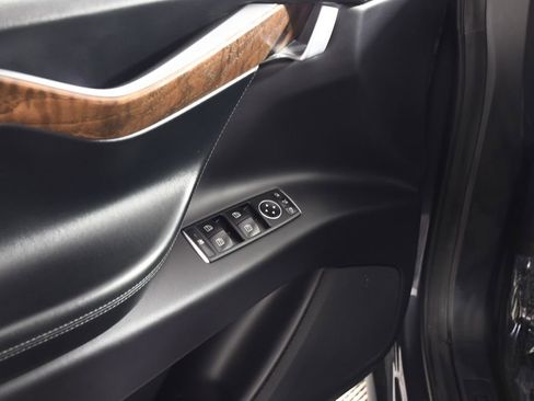 Used 2019 Tesla Model X image 15