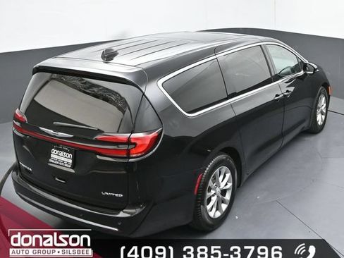Used 2026 Chrysler Pacifica Limited FWD image 22
