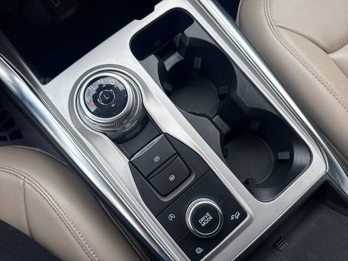 Used 2024 Ford Explorer XLT w/ Equipment Group 202A image 38