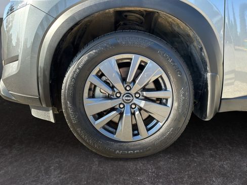 Used 2024 Nissan Pathfinder SV w/ SV Premium Package FWD image 9
