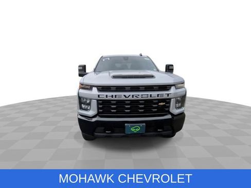 Used 2022 Chevrolet Silverado 2500 Custom w/ Custom Value Package image 3