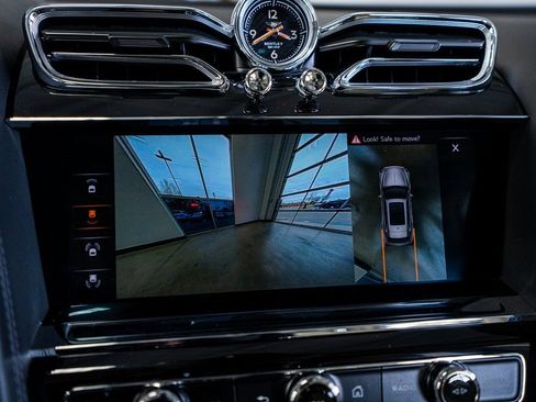 Used 2021 Bentley Bentayga image 49