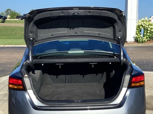 Used 2025 Nissan Altima 2.5 SV FWD image 25