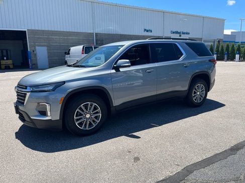 Used 2023 Chevrolet Traverse LT FWD image 3