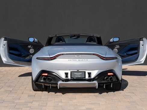 Used 2023 Aston Martin V8 Vantage Roadster RWD image 9