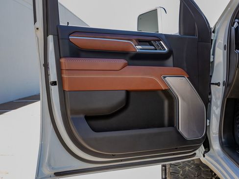 Used 2025 GMC Sierra 2500 Denali Ultimate image 36