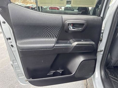 Used 2020 Toyota Tacoma TRD Off-Road image 14