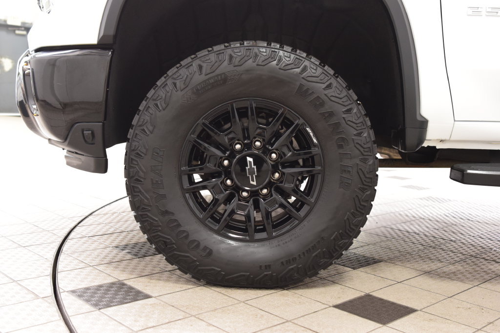 Used 2024 Chevrolet Silverado 2500 ZR2 w/ Technology Package AWD/4WD image 27