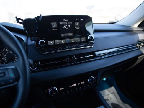 Used 2024 Mitsubishi Outlander SE image 13