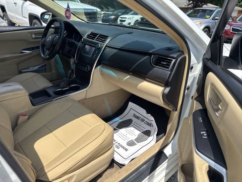 Used 2017 Toyota Camry LE FWD image 8