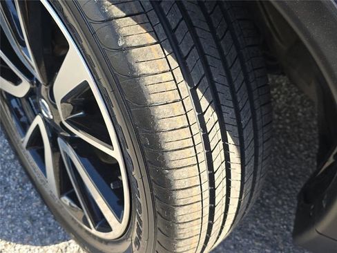 Used 2019 Nissan Rogue SL image 30