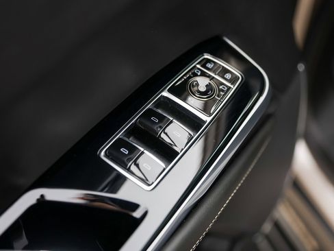 Used 2025 Cadillac Escalade Sport Platinum w/ LPO, ONYX Package image 35