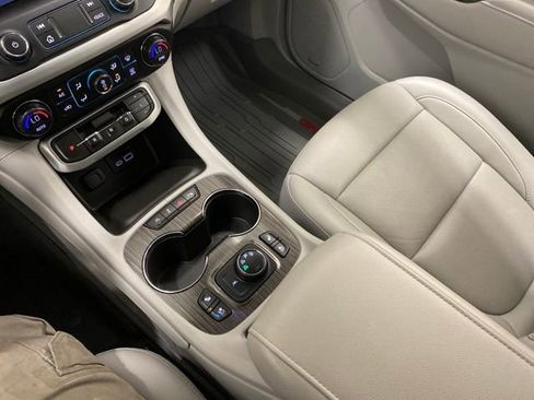 Used 2021 GMC Acadia SLT w/ Preferred Package image 22