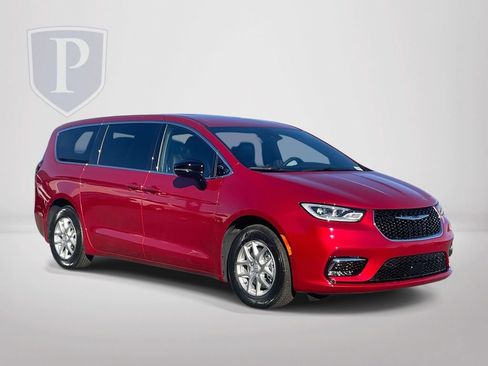 New 2026 Chrysler Pacifica Select image 2