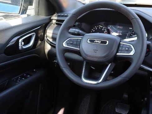 Used 2025 Jeep Compass Trailhawk w/ Trailer Tow Group AWD/4WD image 23