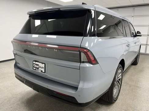 Used 2025 Lincoln Navigator L Reserve image 10
