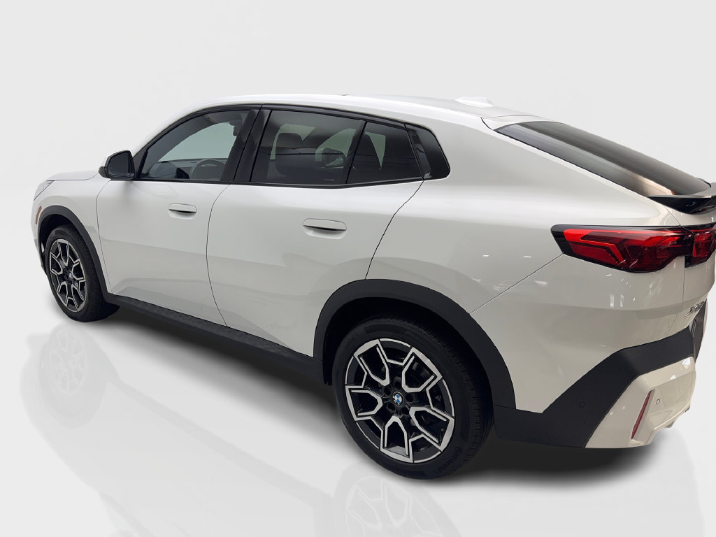 Used 2025 BMW X2 xDrive28i AWD/4WD image 16
