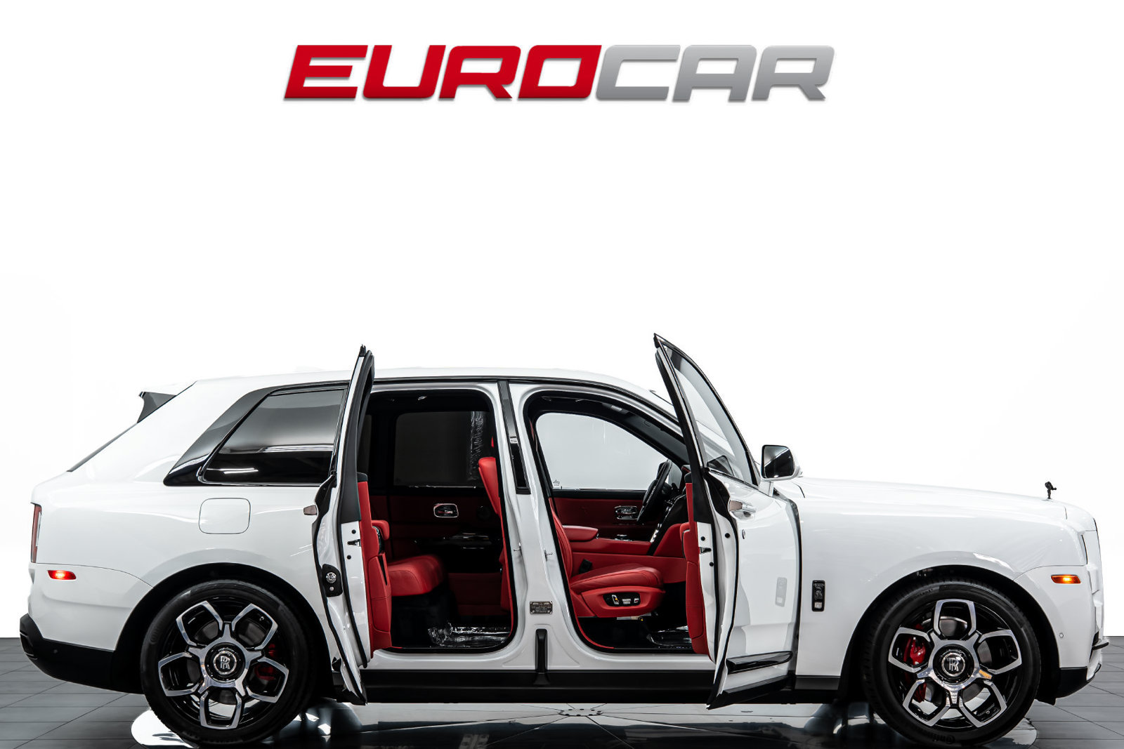 Used 2022 Rolls-Royce Cullinan Black Badge w/ Dark Exterior Package AWD/4WD image 8