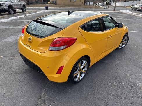 Used 2013 Hyundai Veloster w/ Tech Pkg image 3