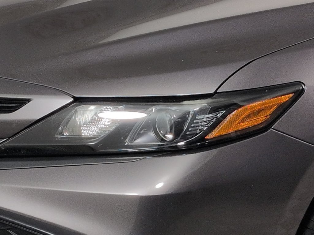 Used 2022 Toyota Camry SE FWD image 12