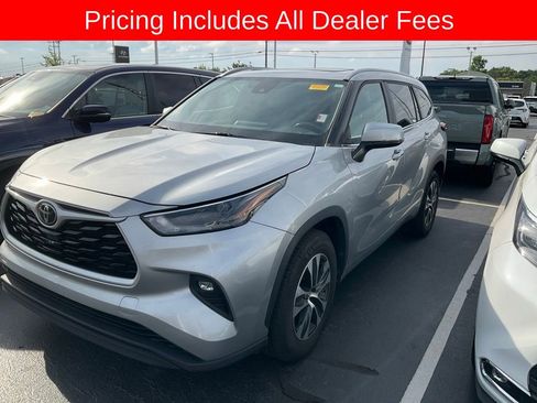 Used 2023 Toyota Highlander XLE FWD image 9