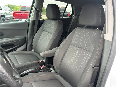 Used 2020 Chevrolet Trax LT FWD image 16