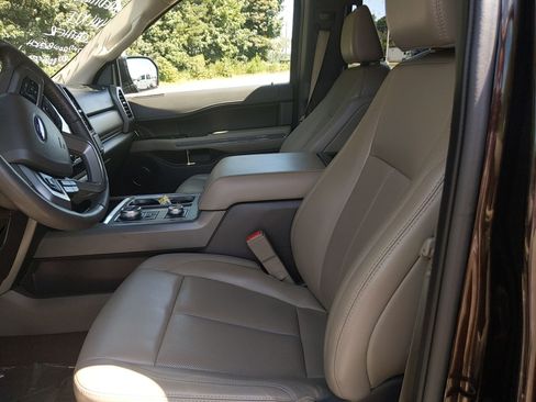 Used 2021 Ford Expedition XLT image 15