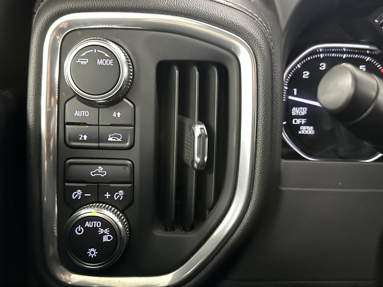 Used 2021 GMC Sierra 1500 SLE AWD/4WD image 49