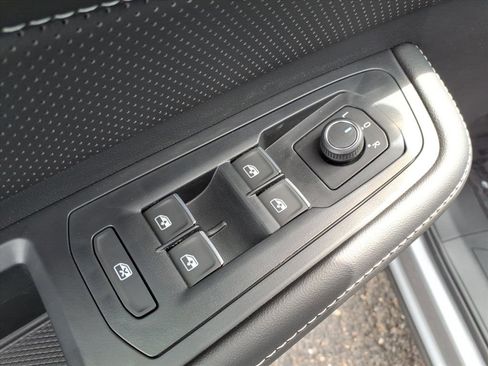 New 2026 Volkswagen Atlas Cross Sport SE image 10