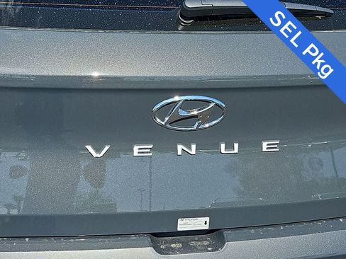 Used 2025 Hyundai Venue SEL FWD image 11