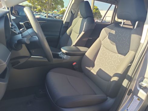 Used 2025 Toyota RAV4 XLE AWD/4WD image 21