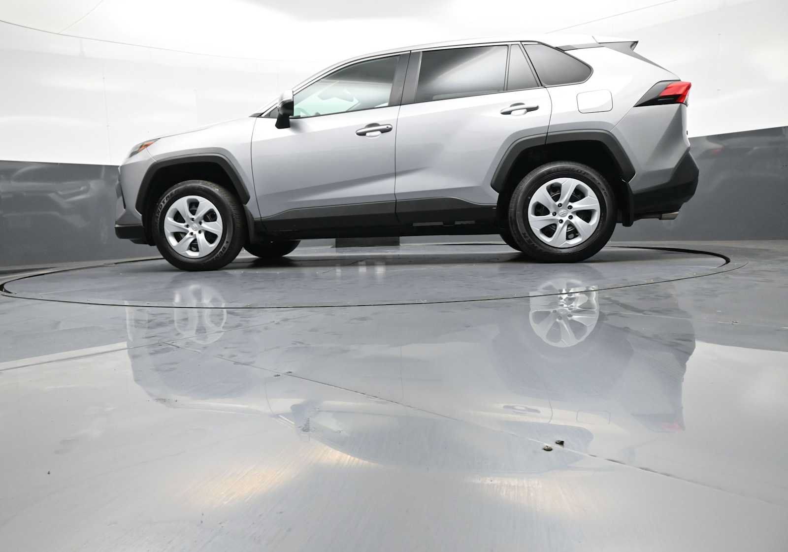 Certified 2023 Toyota RAV4 LE AWD/4WD image 31